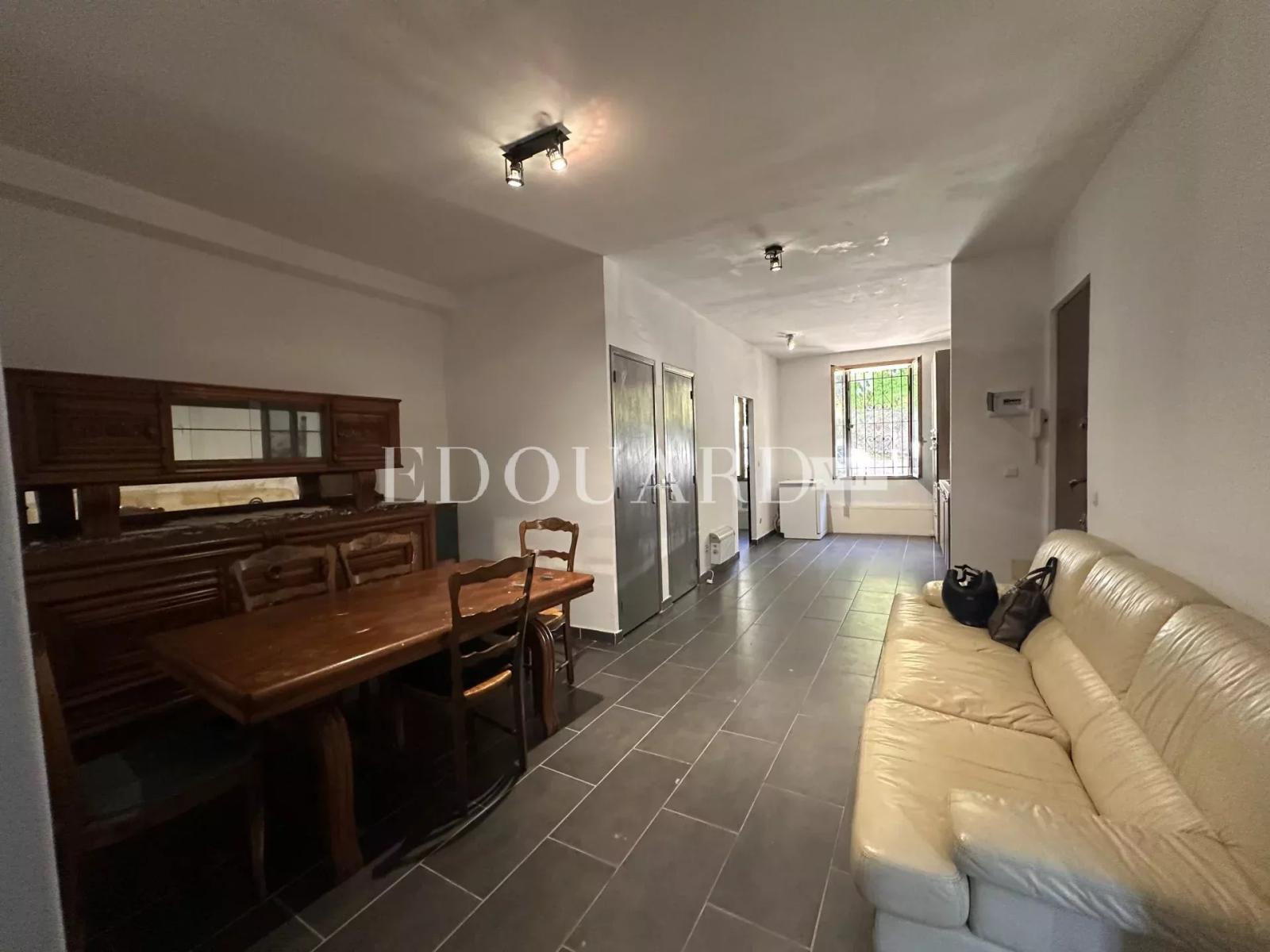 Trois pièces à vendre sur la commune de Menton, proche de de tous les commerces et de la Gare Routière