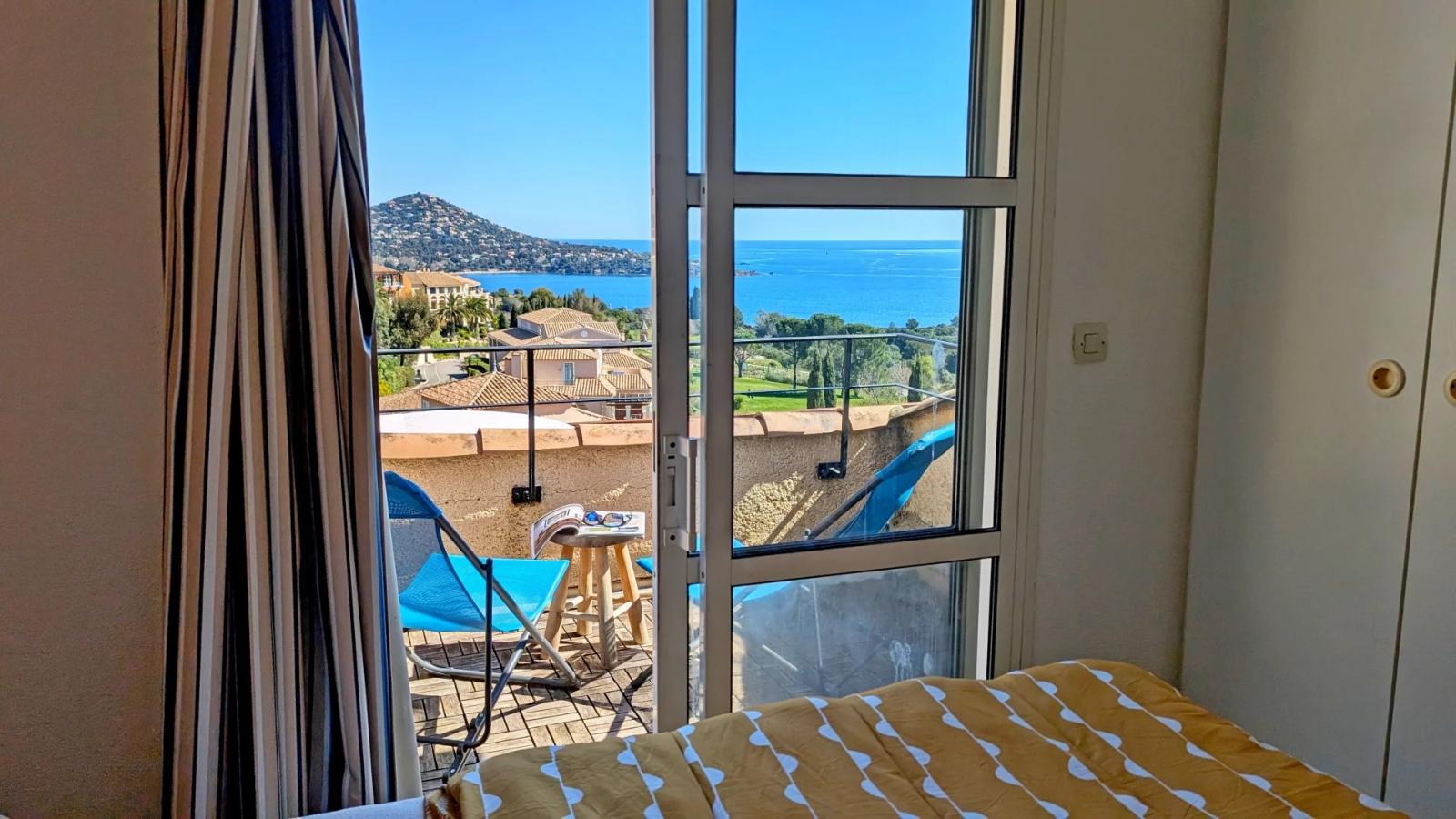 AGAY CAP ESTEREL SUPERBE T3 DUPLEX VUE MER PANORAMIQUE. PARKING PRIVE