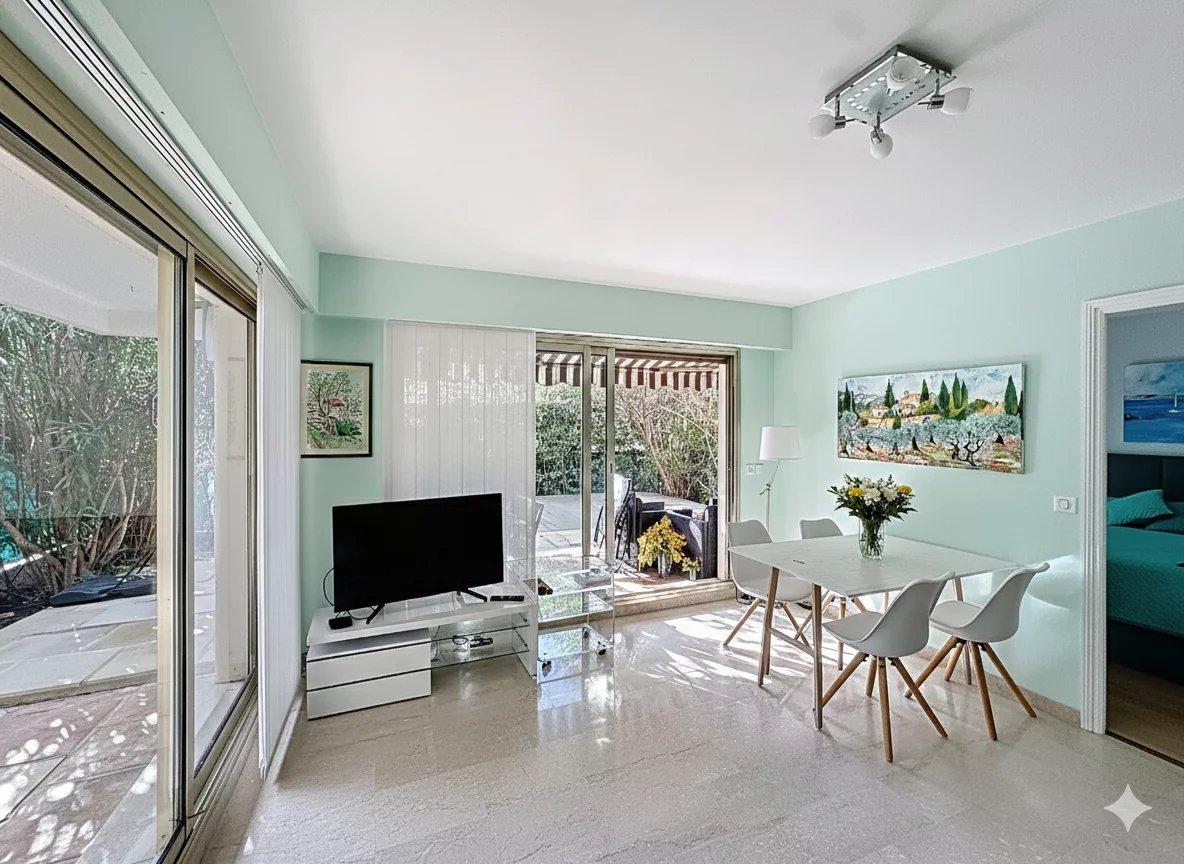 BEAU DEUX PIECES AVEC GRAND JARDIN ET GARAGE