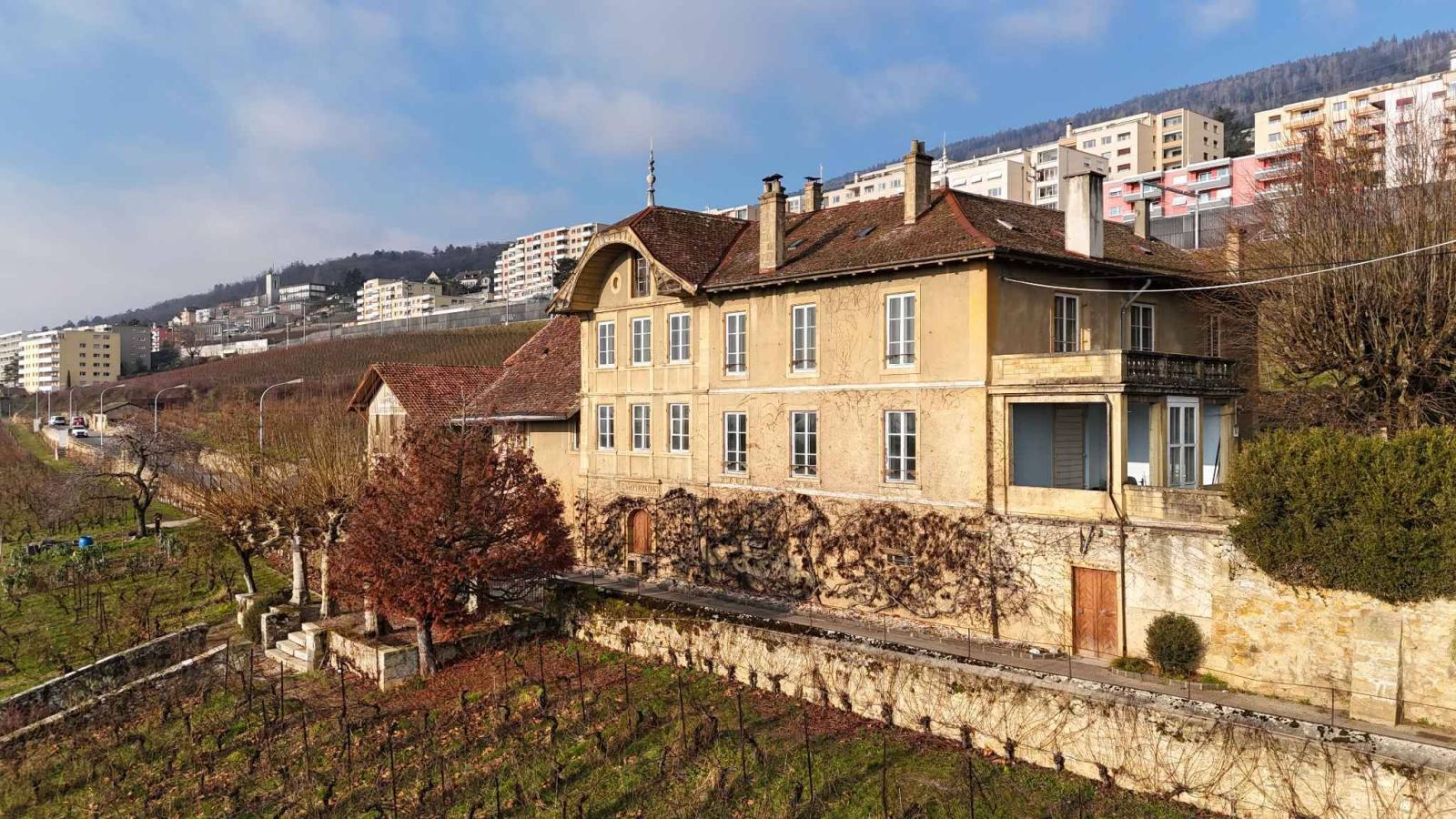 Domaine de Champréveyres: Opportunités multiples avec vue lac