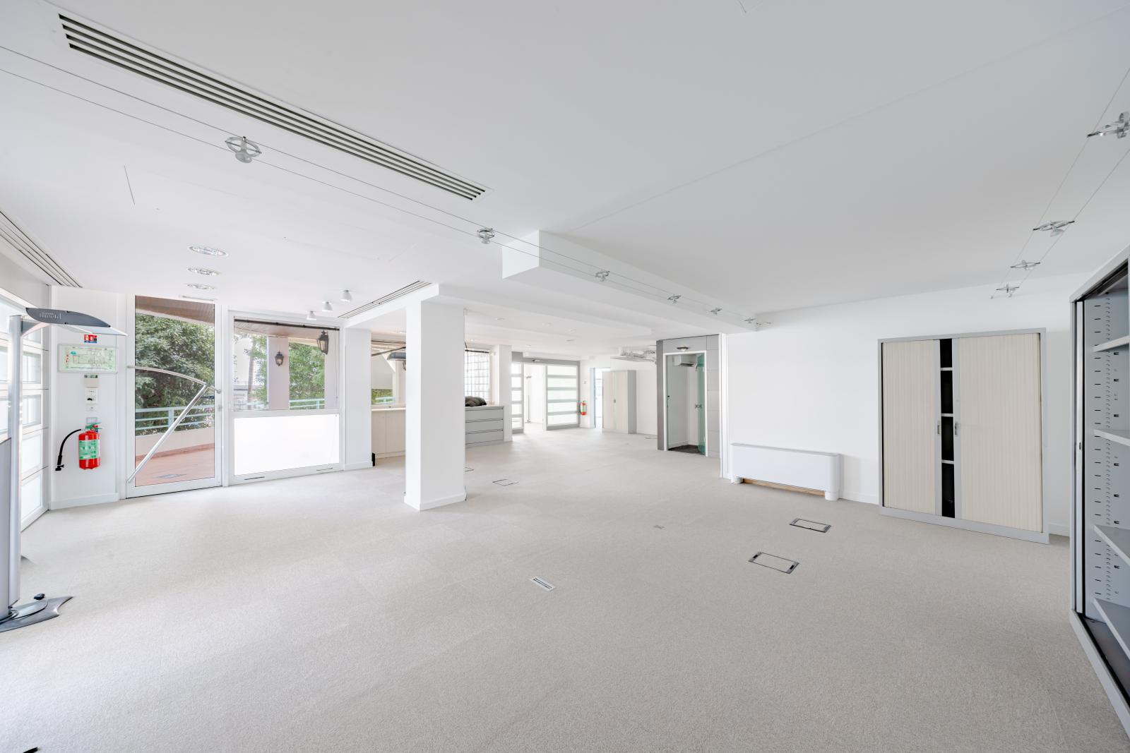 SPACIEUX BUREAUX PROCHE DE LA MER