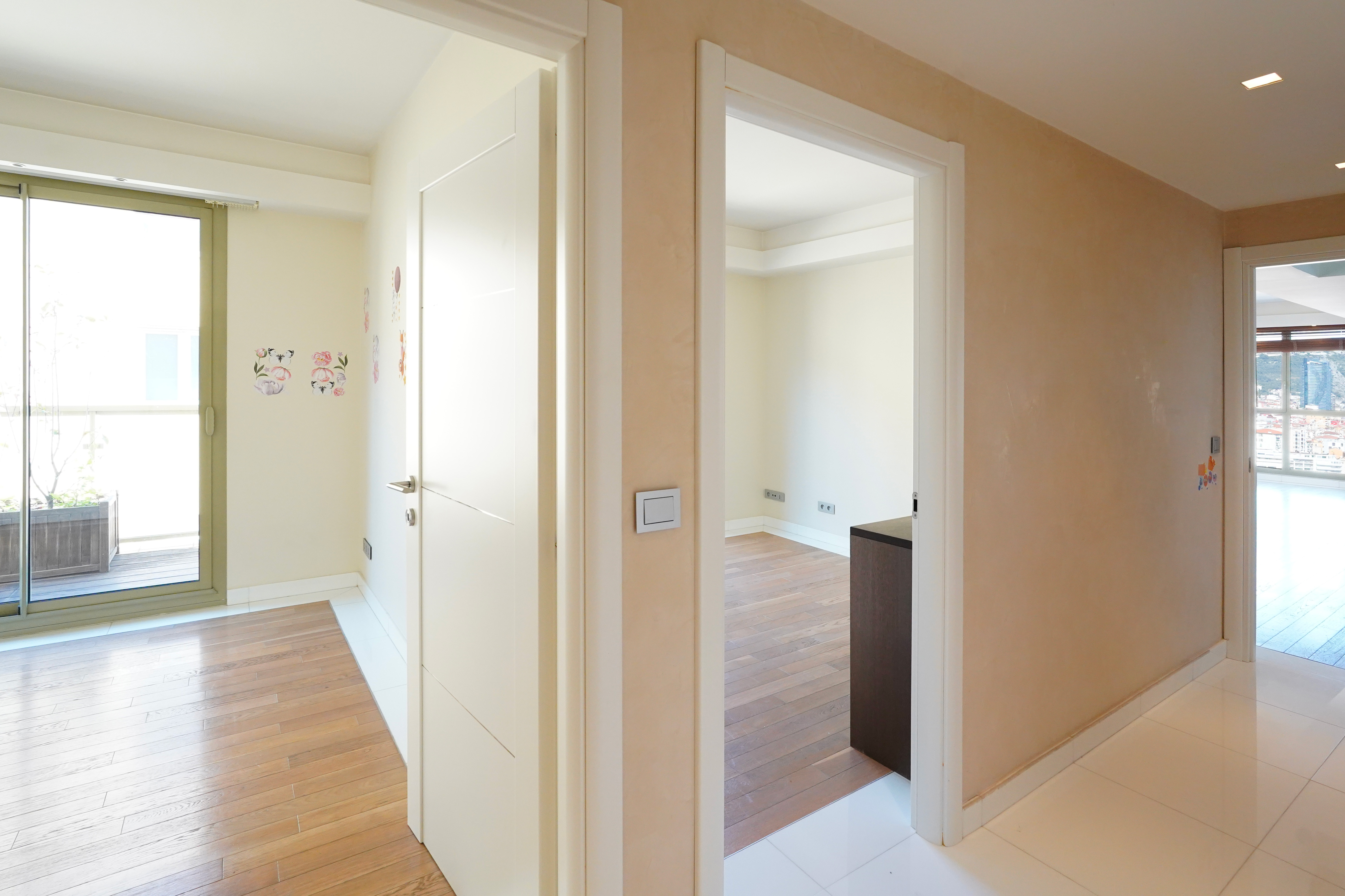 3mssZ_couloir-villa-les-pins-barnes-monaco-1773680599.jpg