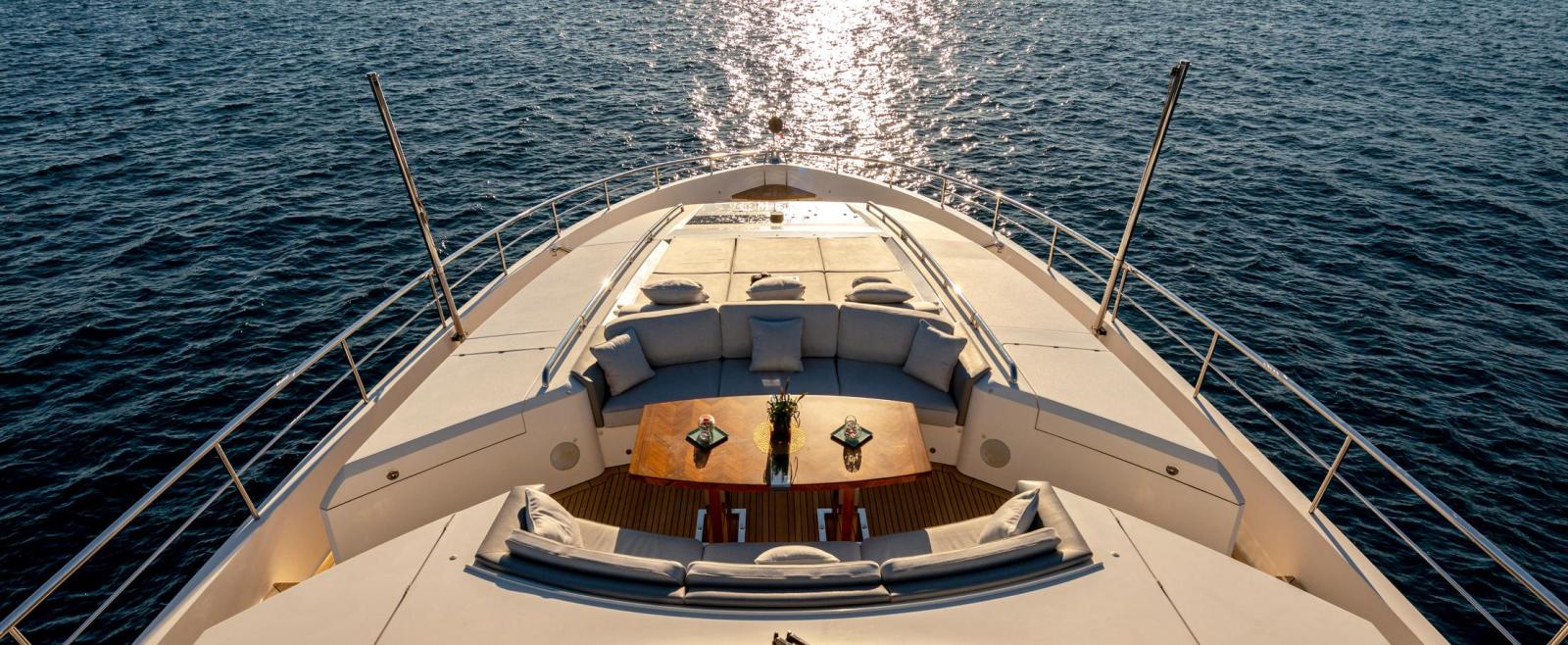 40e53_4cd26_gbryv_imperial_princess_beatrice_princess_40m_used_yacht_for_sale_superyacht_flybridge_cannes_8.jpg