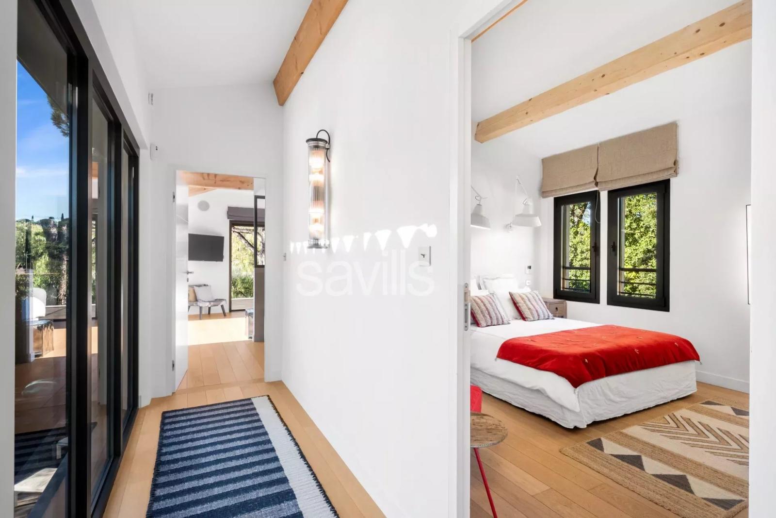 Villa contemporaine dans un secteur prisé proche plages