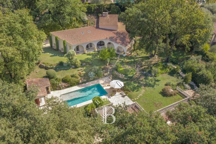 Vence – Propriété d’exception avec 8 chambres, parc boisé d’un hectare, piscine et dépendances