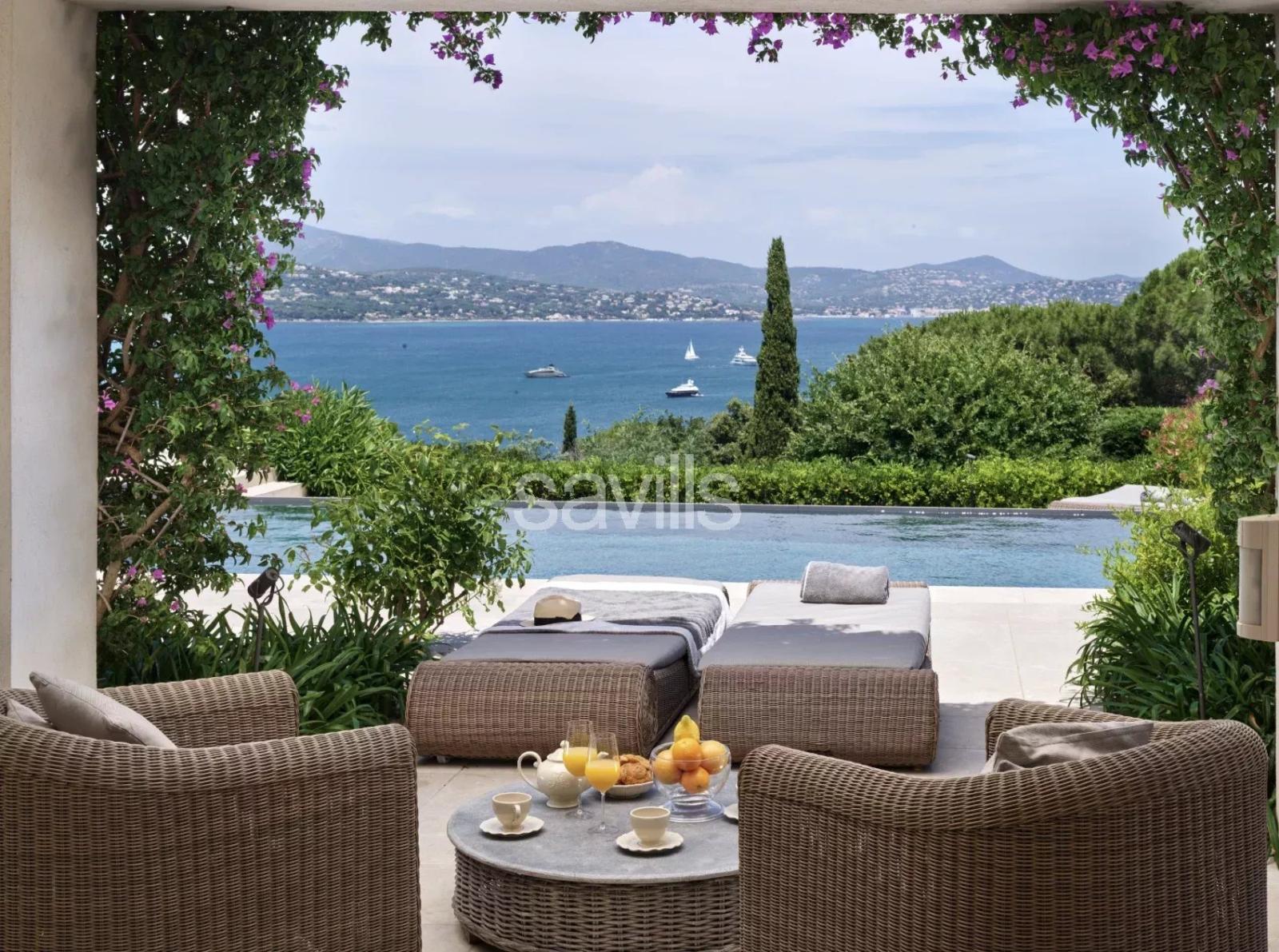 Somptueuse villa avec vue panoramique sur le Golfe de Saint-Tropez