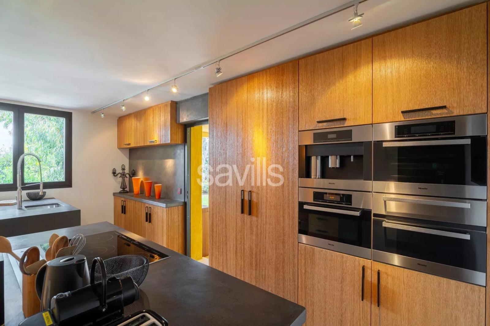 Villa contemporaine avec piscine et espaces bien-être – Les Parcs de Saint-Tropez