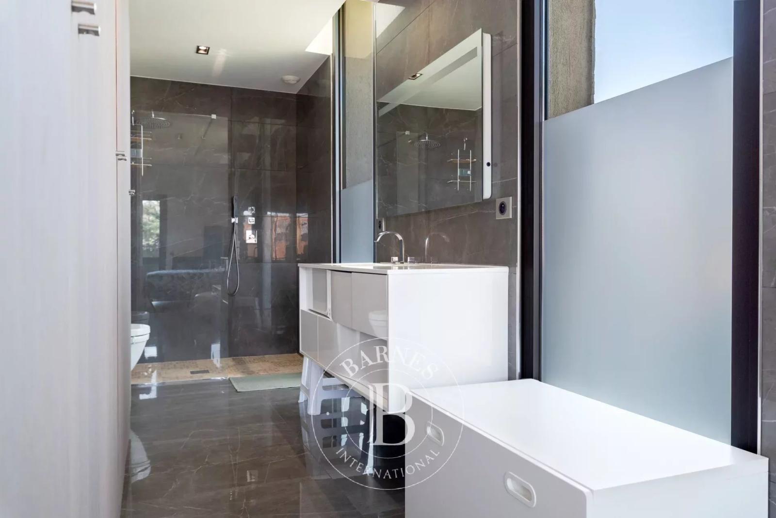 Superbe villa contemporaine avec piscine à 100 m de la plage