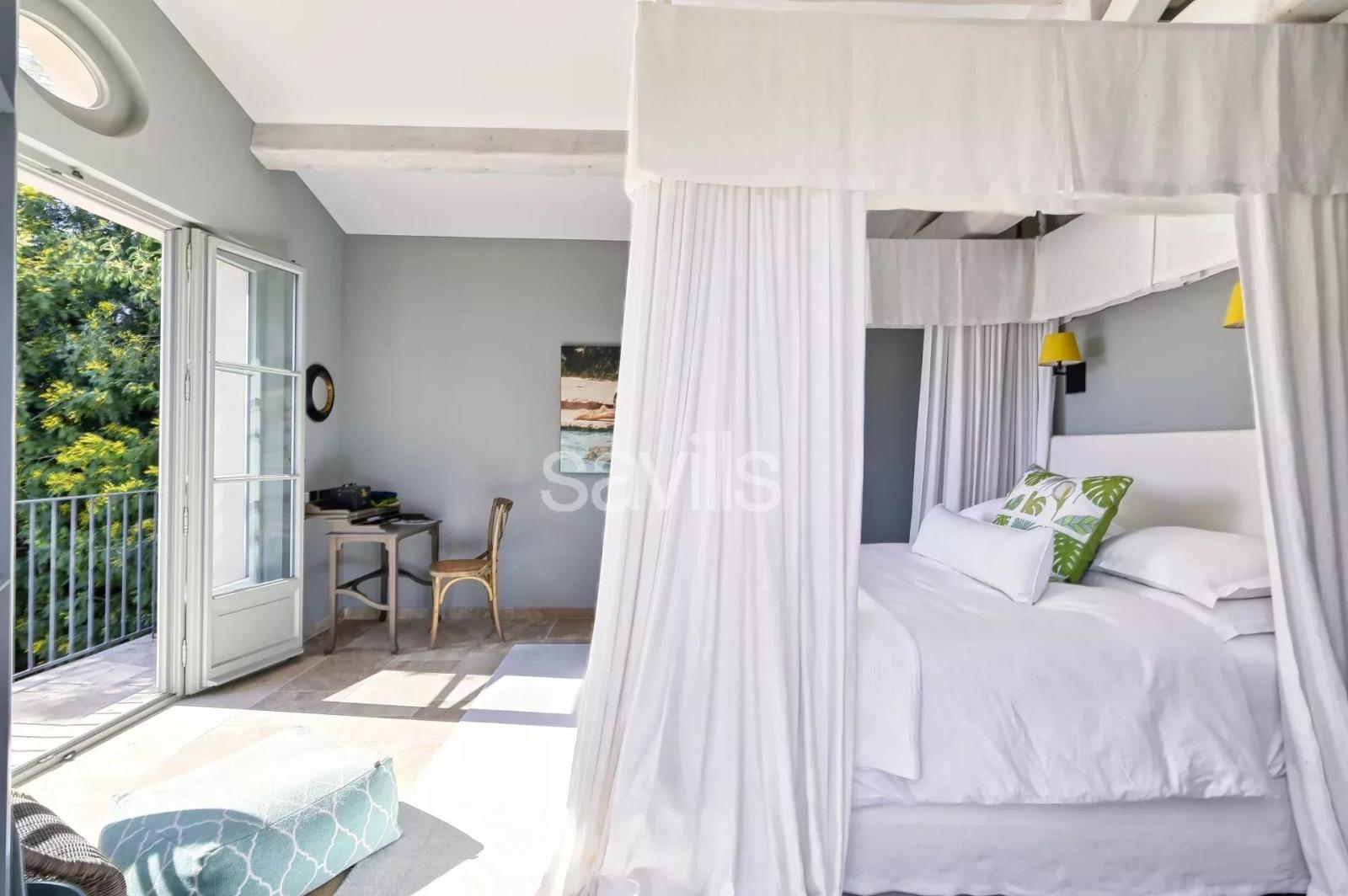 Charmante villa vue mer à proximité de la plage de Gigaro