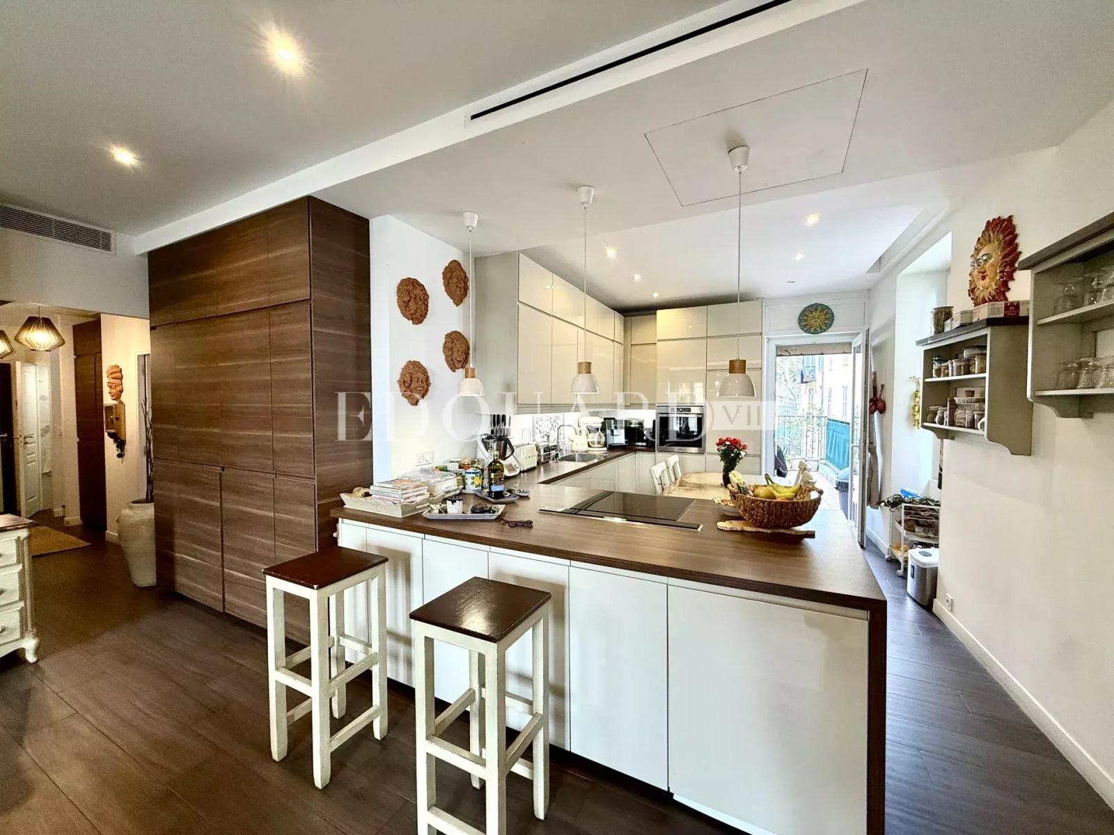 Magnifique quatre pièces au dernier étage d'un bel immeuble bourgeois au cœur de la zone piétonne