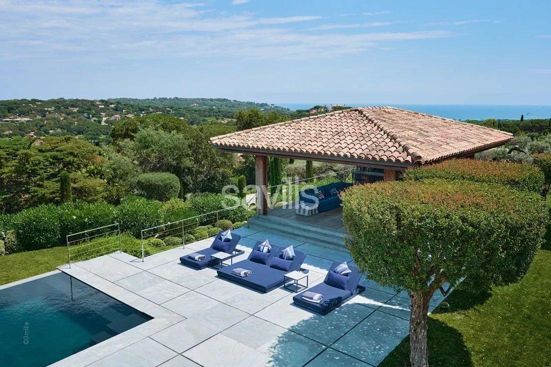 Propriété d'exception avec 9 chambres et vues imprenables sur la mer