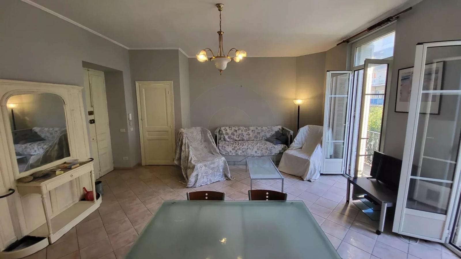 Menton - Appartement 4 Pièces avec deux balcons