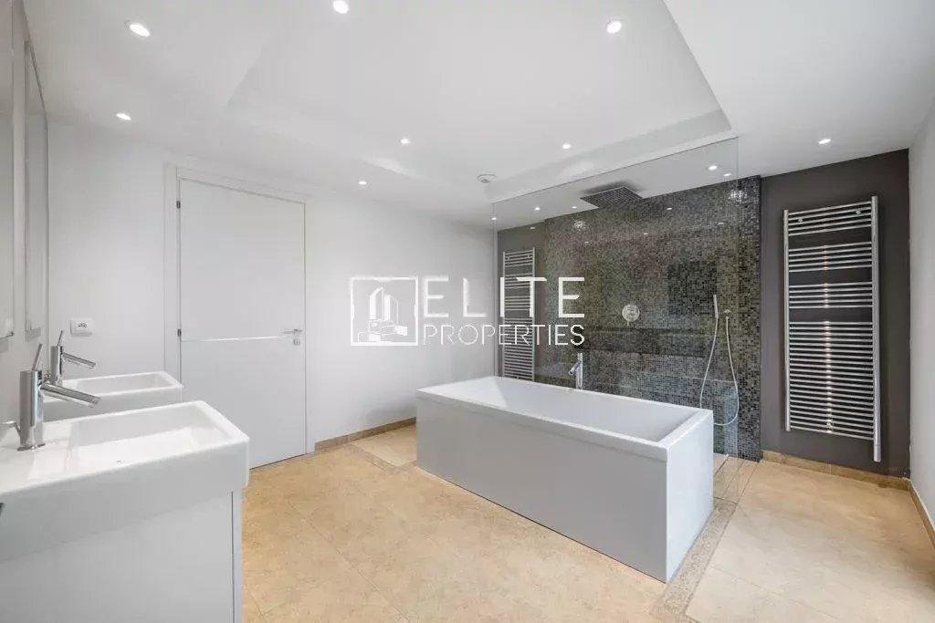 VILLA 588m² CASTELLARAS MOUANS-SARTOUX