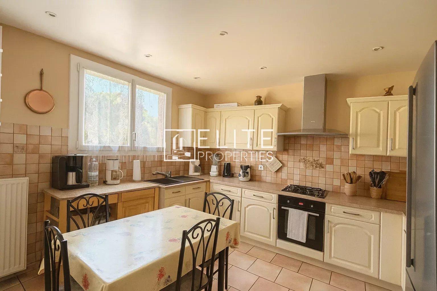 Mougins – Maison avec dépendances, garage XXL et terrain en restanques