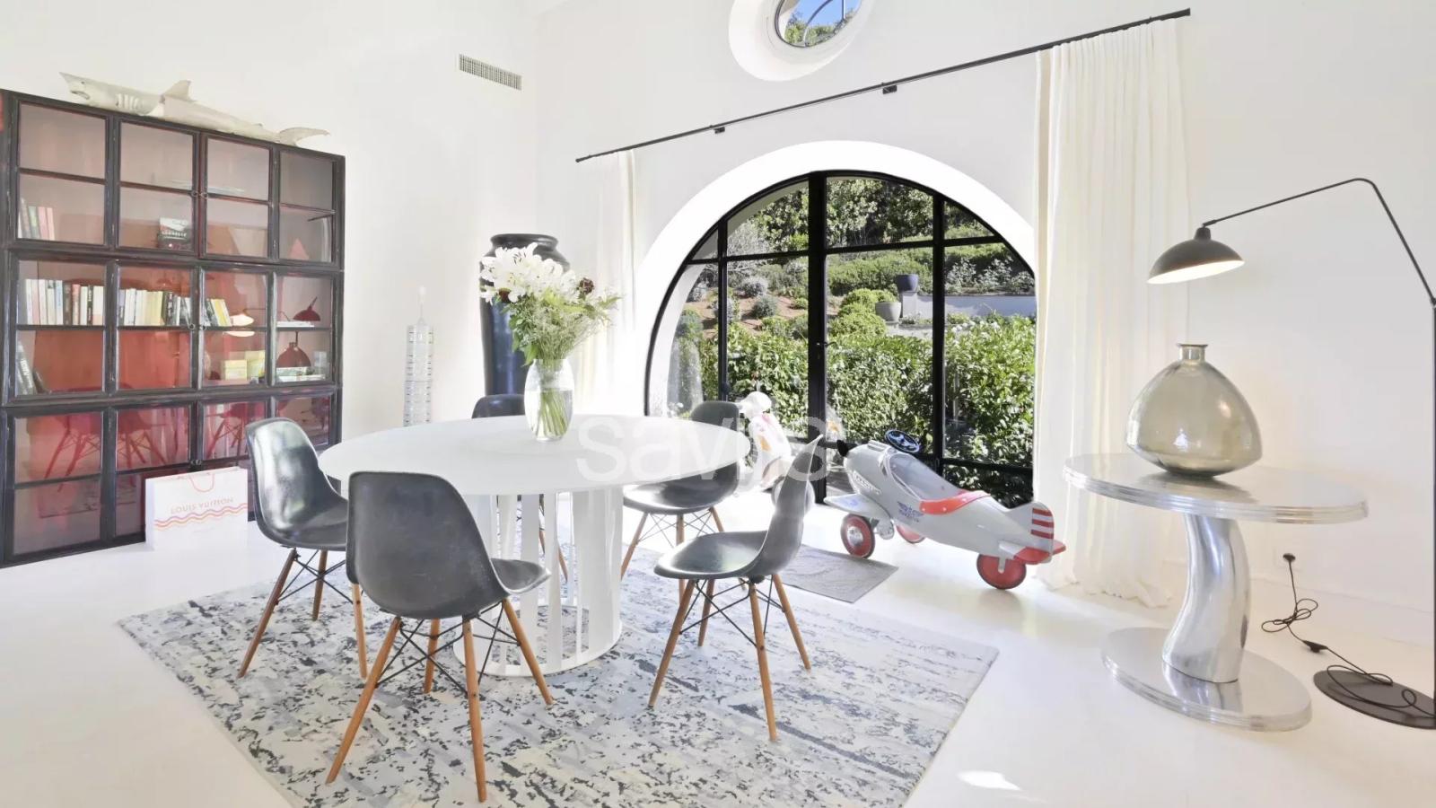 Elégante villa 8 chambres avec jardin paysager et piscine