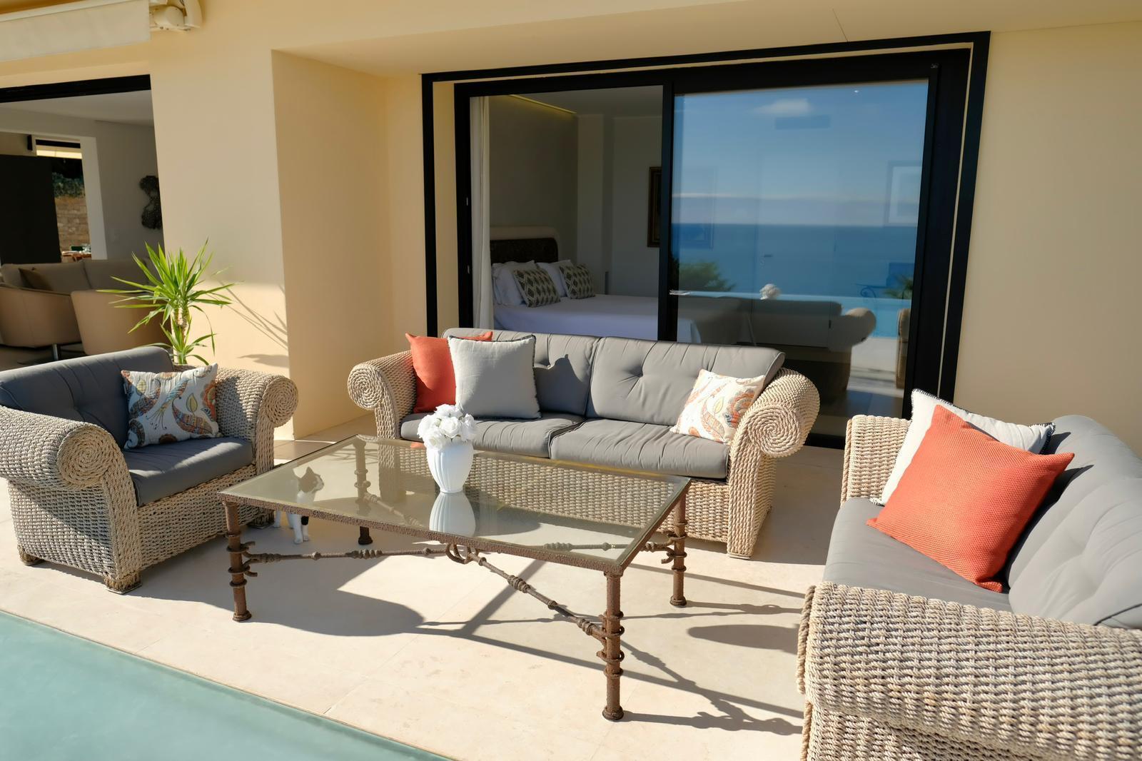 Superbe villa de luxe avec vue imprenable sur la mer, à 10 minutes de Monaco