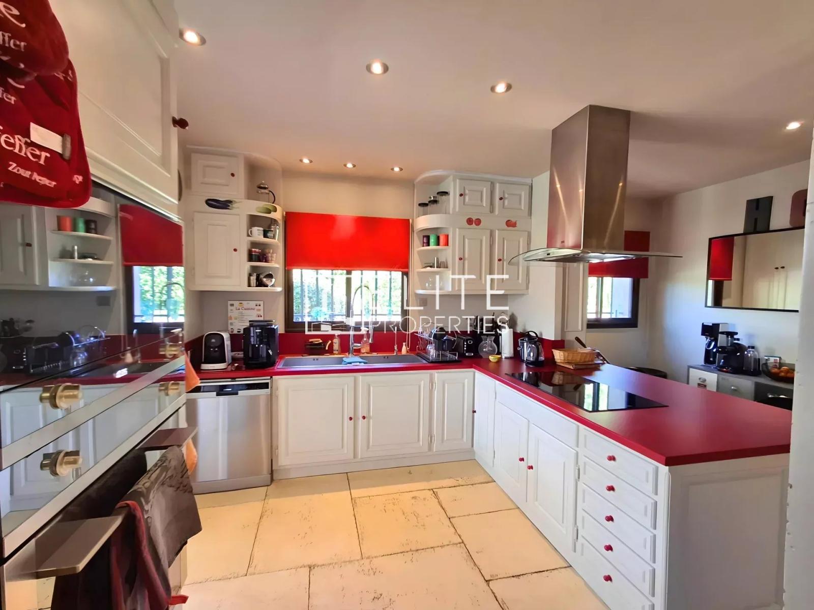 Mouans-Sartoux - Propriété familiale discrète - Le charme au naturel