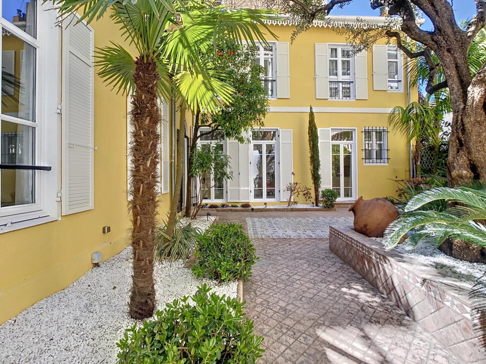CANNES MAISON 131.23 M² 4 P Rue d'Antibes