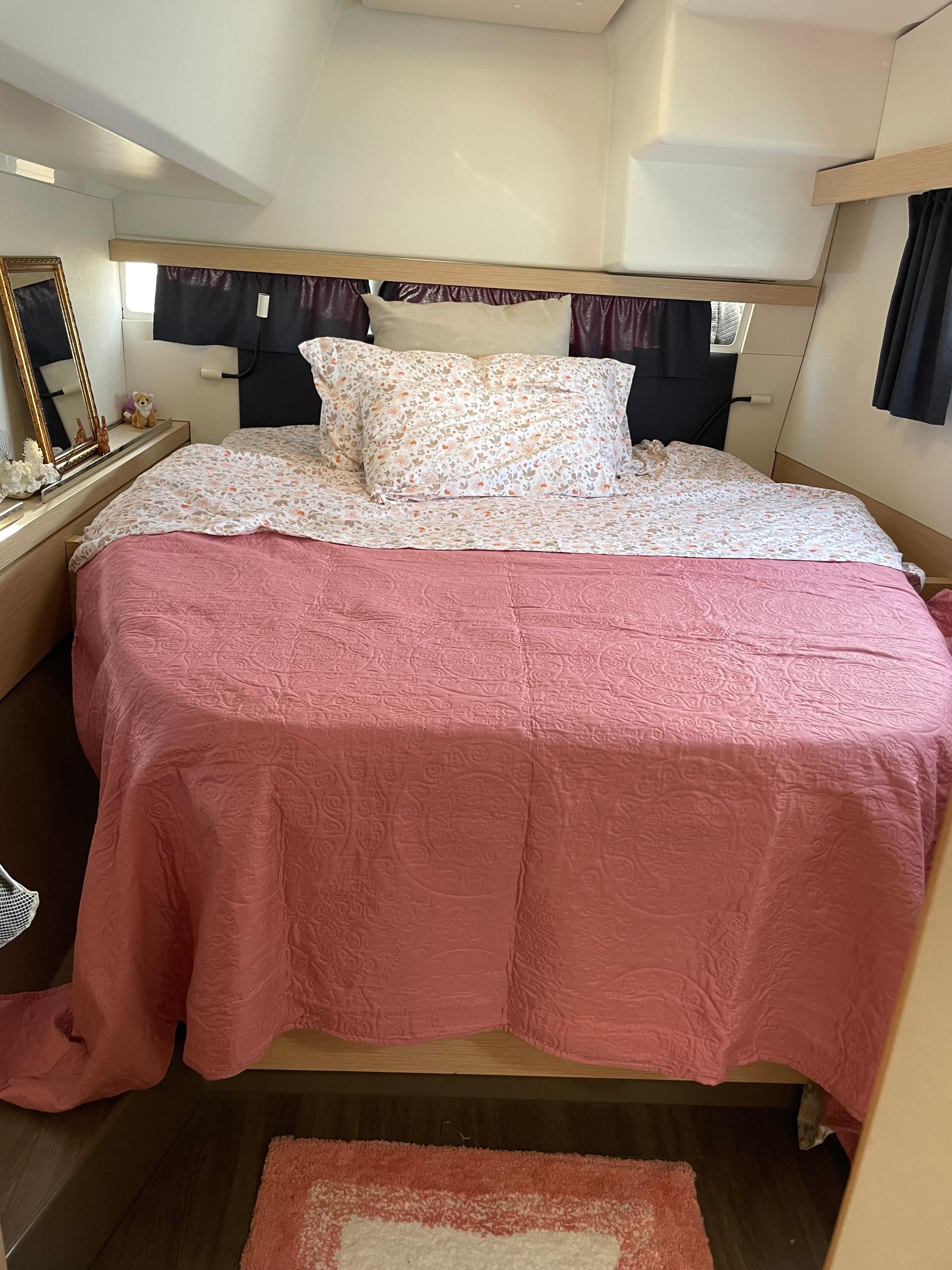 551a7_2016-fountaine-pajot-lucia-40-sail-9423220-20240610085011781-1_xlarge.jpg