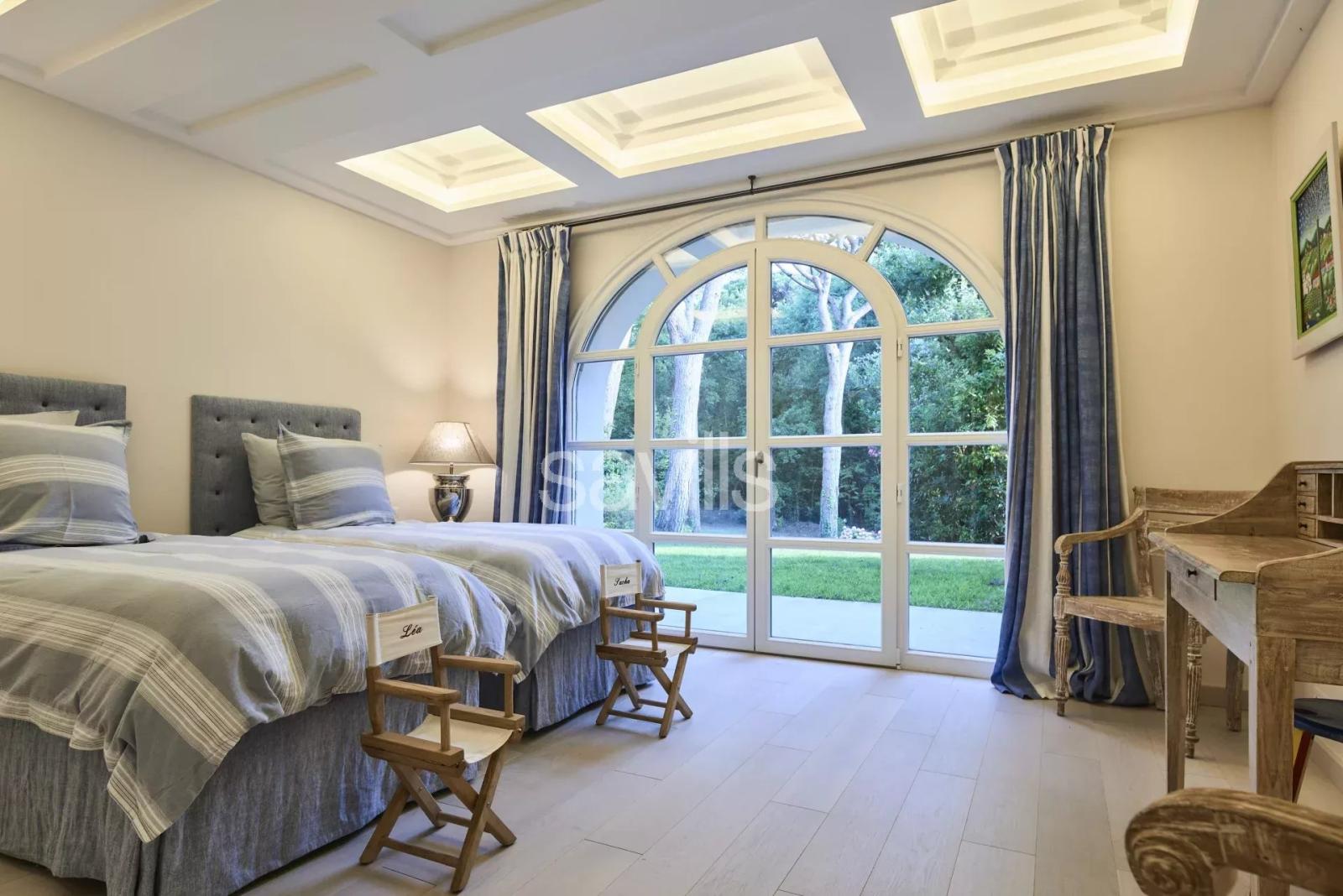 Propriété prestigieuse avec piscine et tennis