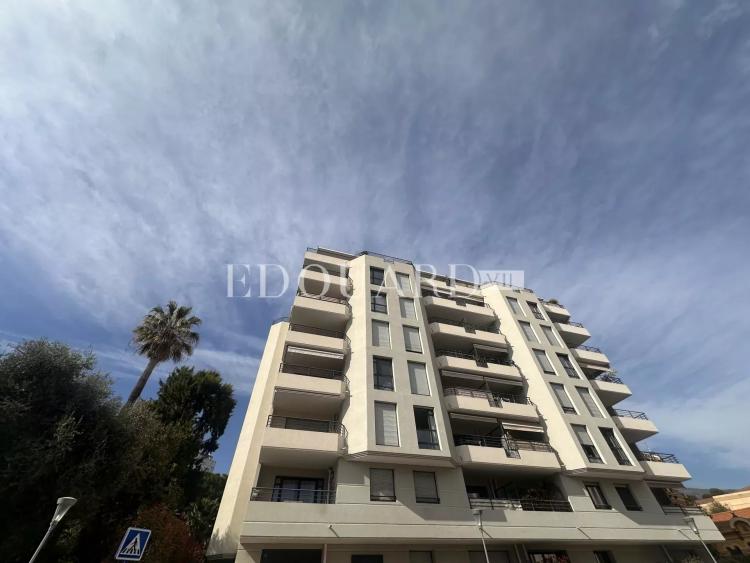 Sur la commune de Menton, proche de l'hôpital La Palmosa, à vendre parking mécanique en sous-sol