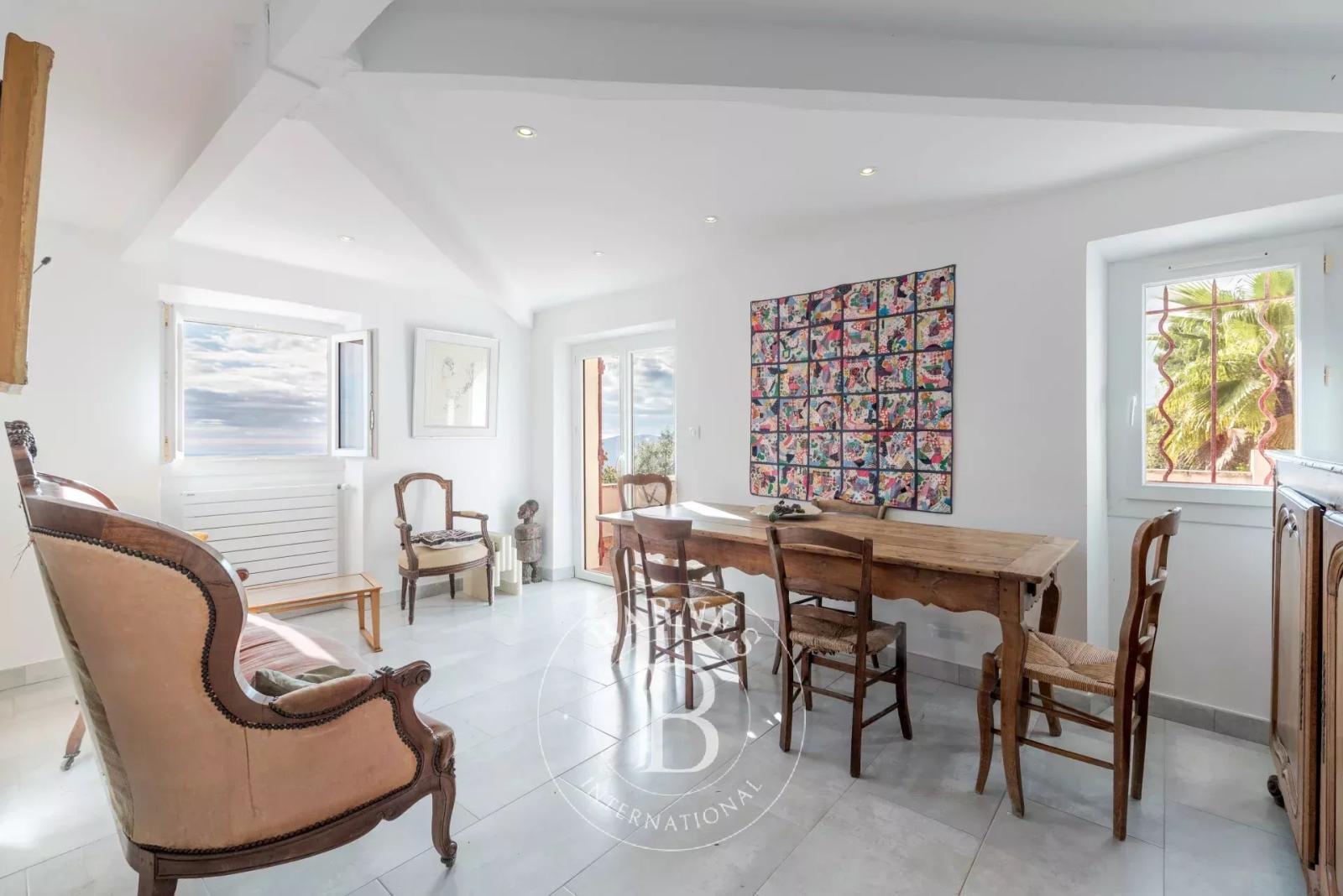 Grasse – Exceptionnelle propriété vue panoramique – 5 chambres
