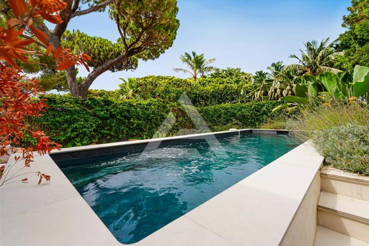 ROQUEBRUNE CAP MARTIN - APPARTEMENT 3 PIÈCES - PISCINE & JARDIN PRIVATIF