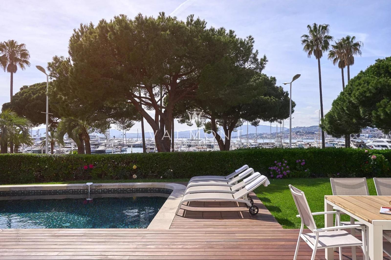 MAISON 5 CHAMBRES EN FRONT DE MER À CANNES