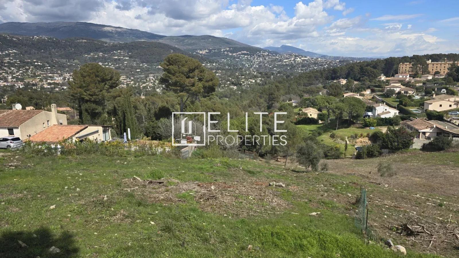TERRAIN CONSTRUCTIBLE DE 2140m² PEYMEINADE