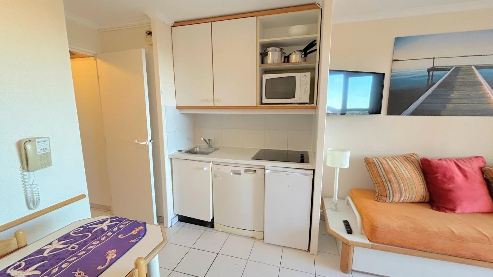 AGAY CAP ESTEREL 2 PIECES DERNIER ETAGE VUE MER PANORAMIQUE. PARKING PRIVE