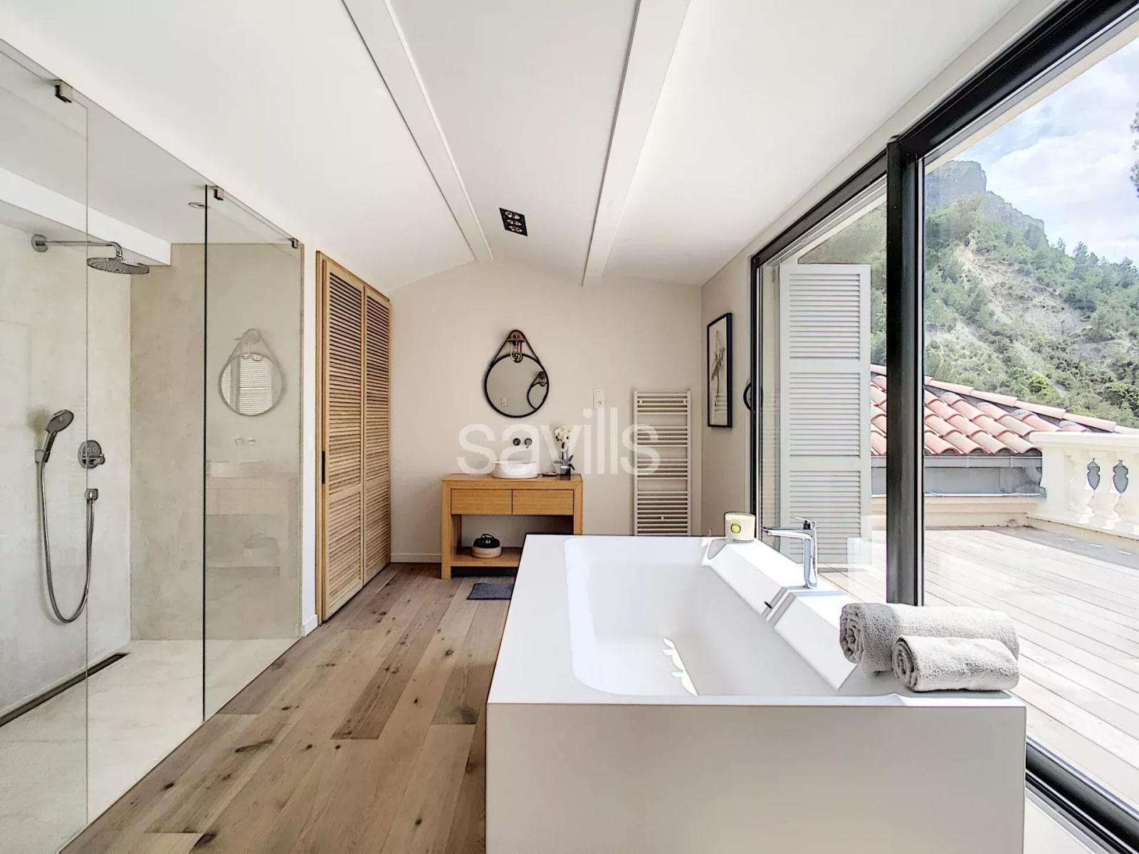 Location de prestige à Cassis – Vue mer & accès plage privé