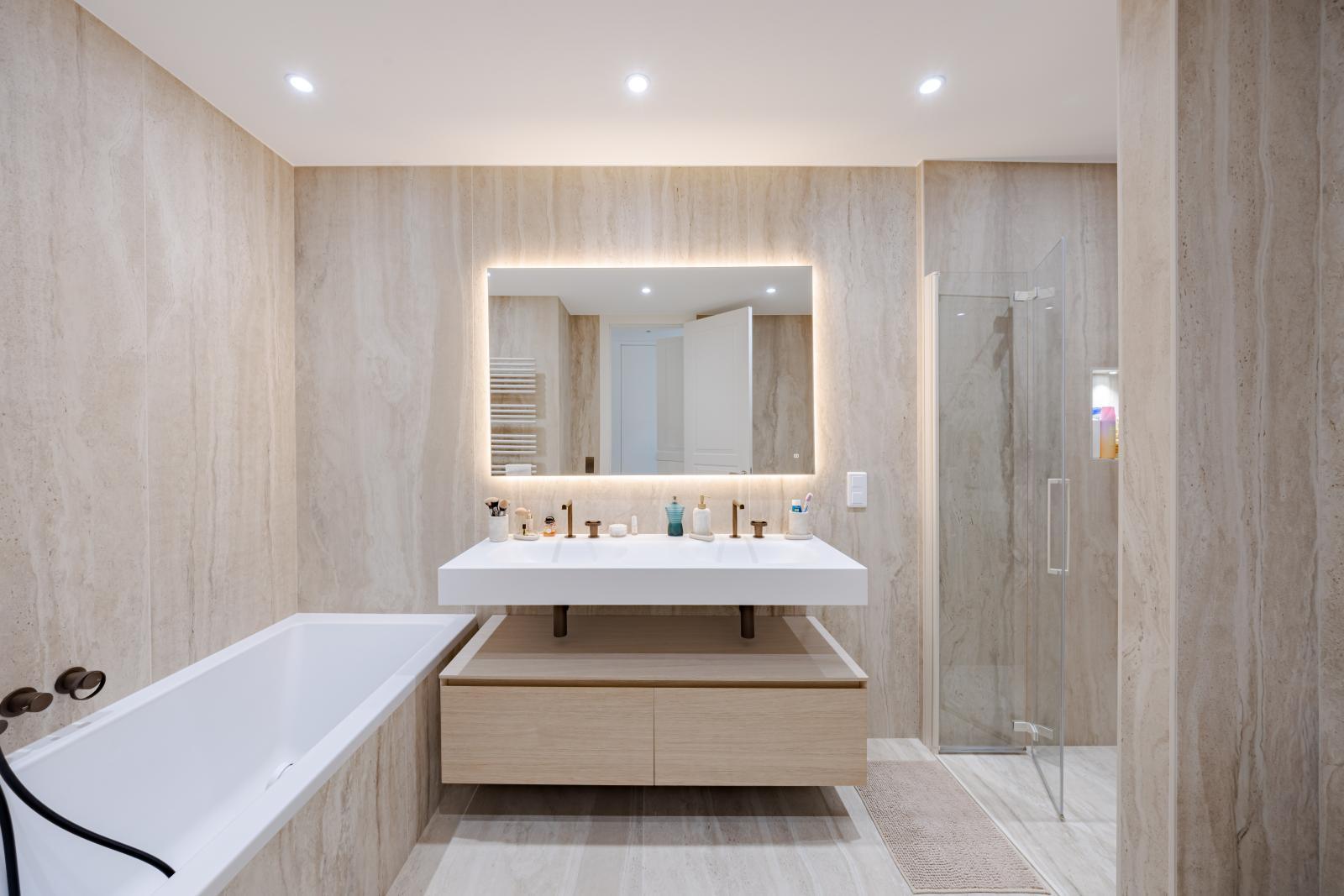 3 PIÈCES RÉNOVÉ EN ÉTAGE ÉLEVÉ – VUE MER