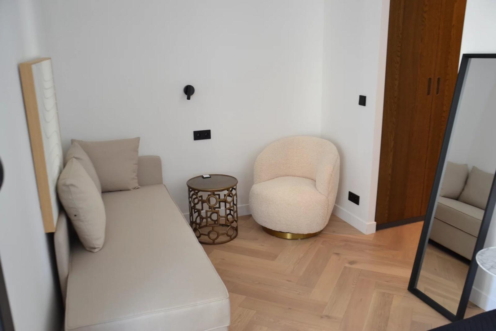 Appartement de 2 chambres rénové et meublé