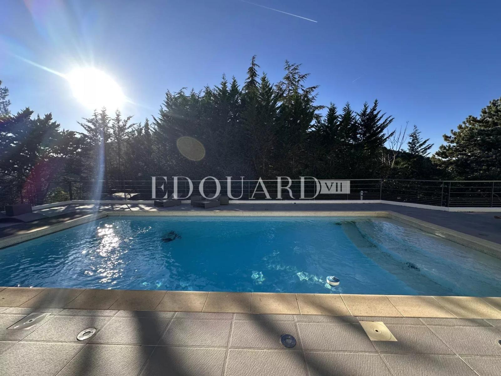 Villa d'exception sur la commune de Saint-Martin de Peille, proche de la Principauté de Monaco