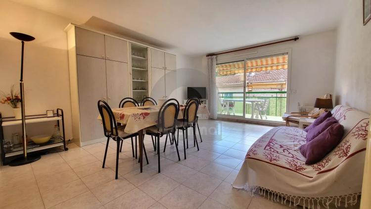 Menton Bas-Borrigo  -  grand 2 Pièces avec terrasse, garage et cave.