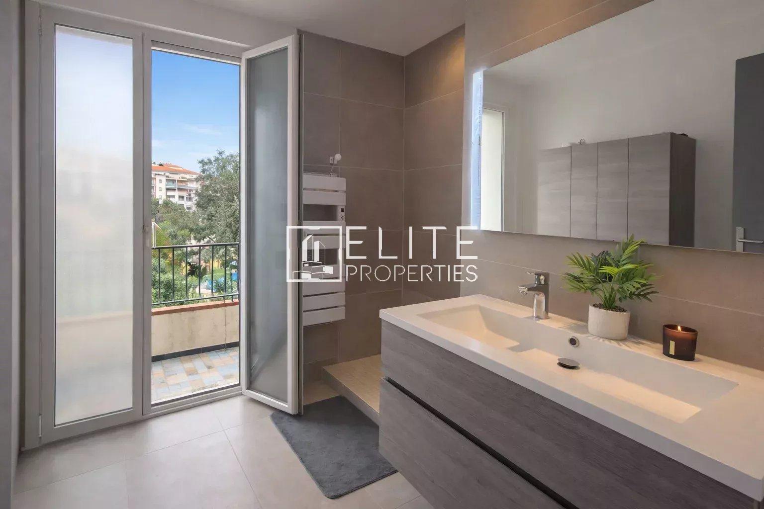 EXEPTIONNEL APPARTEMENT T5 en DUPLEX 109m² + TOIT TERRASSE de 75m² à VALLAURIS avec Garage.