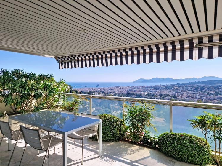 LE CANNET COLLINES - GRAND APPARTEMENT T4 TRAVERSANT - PLEINE VUE MER
