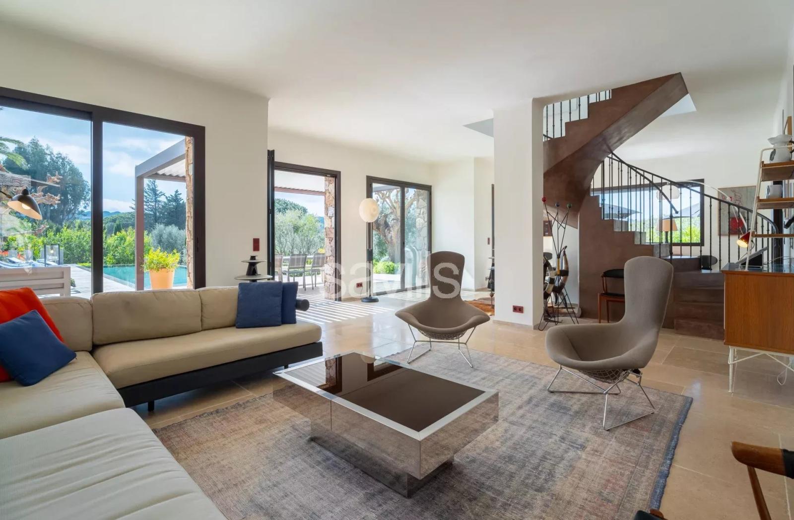 Villa contemporaine avec piscine et espaces bien-être – Les Parcs de Saint-Tropez