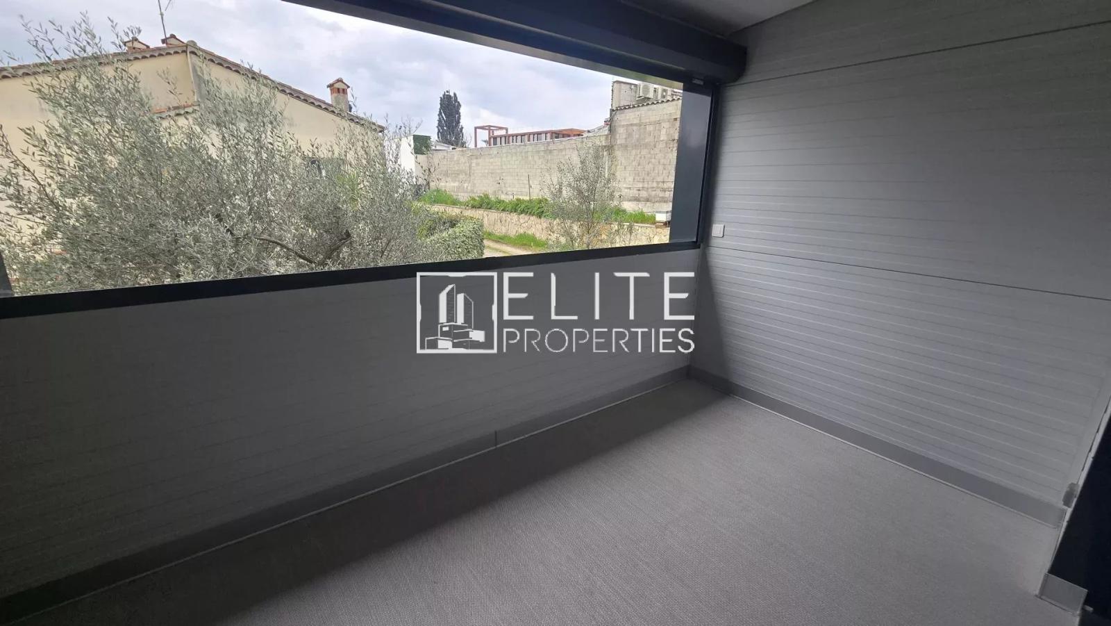 LOCAL COMMERCIAL DE 83m² + PARKINGS MOUGINS