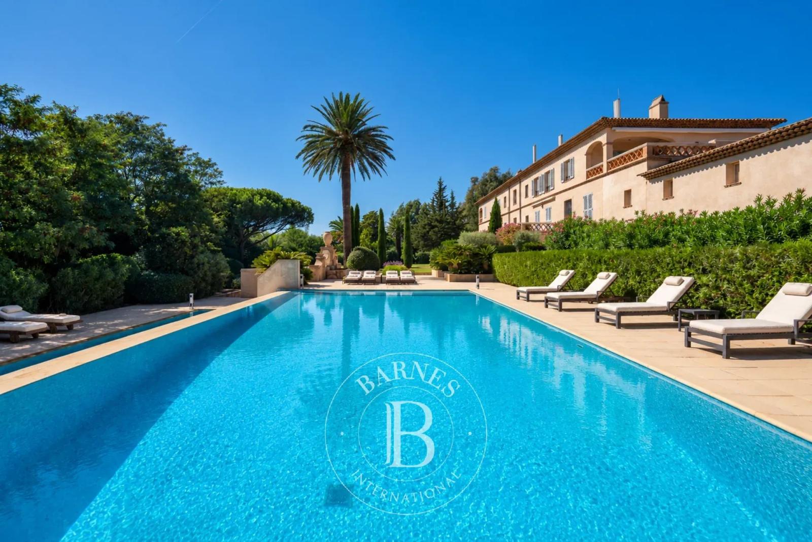 SAINT-TROPEZ - LES PARCS DOMAINE PRIVE - APPARTEMENT AVEC TERRASSE