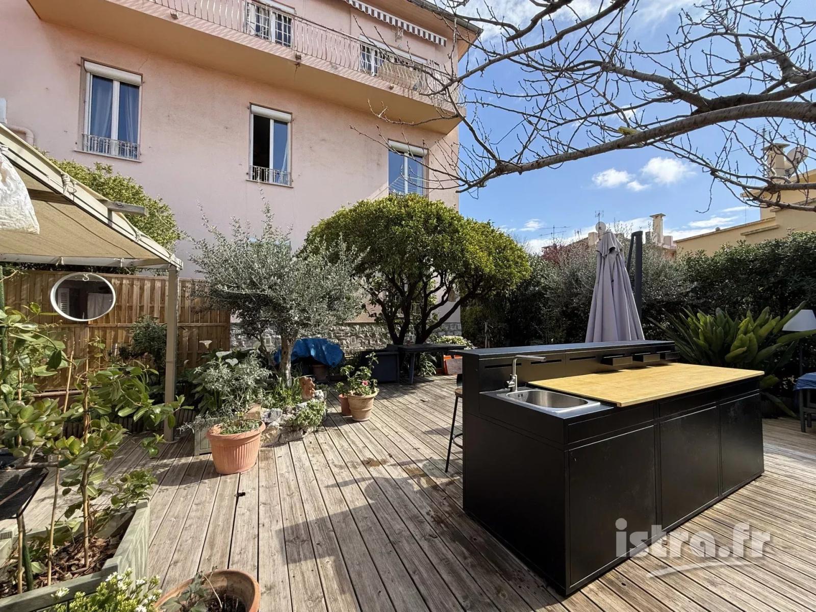 Nice Cimiez : Propriété de 435m² comprenant 6 appartements