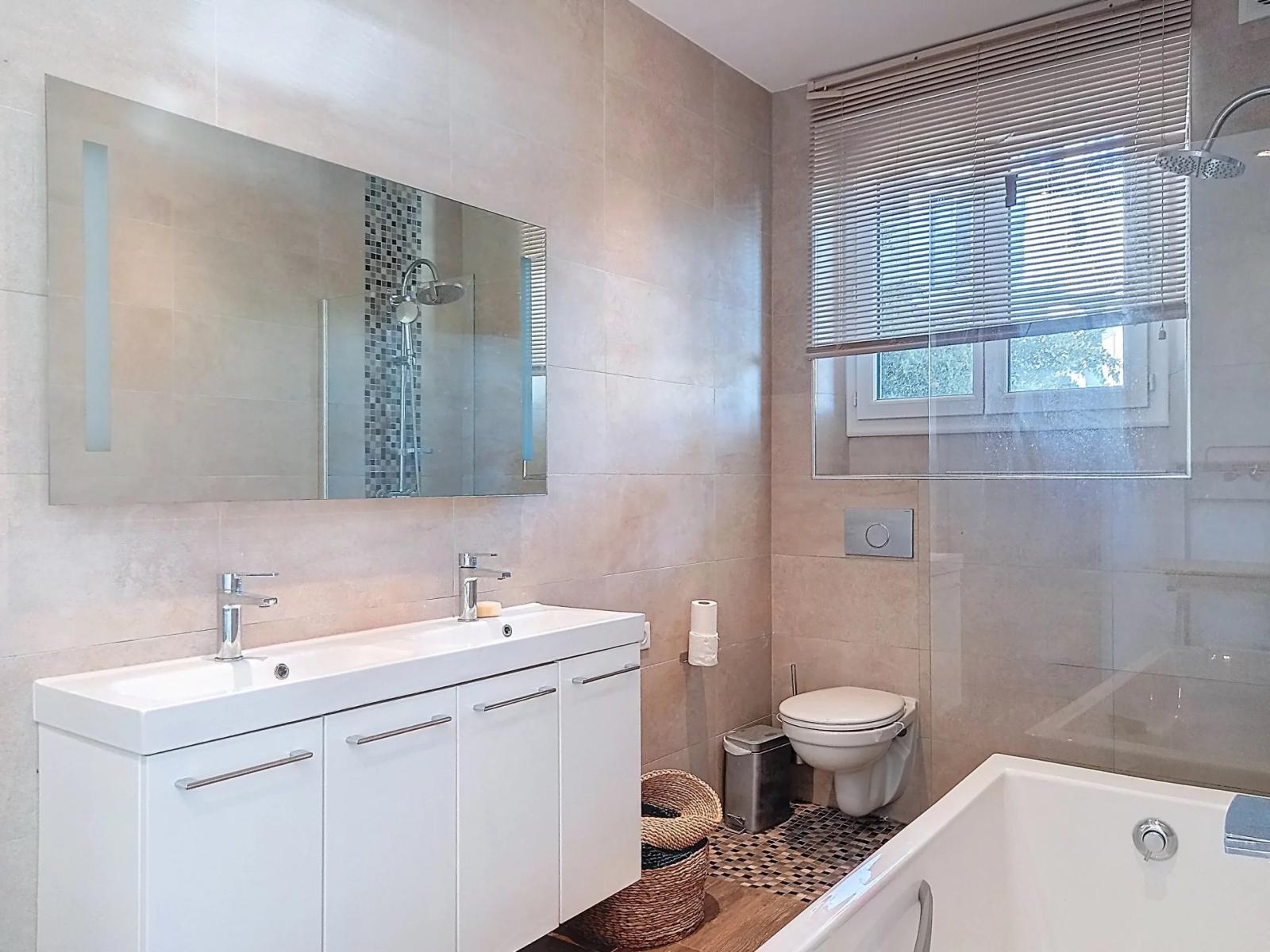 VENTE VILLA 5P VUE MER & PISCINE - CANNES CENTRE