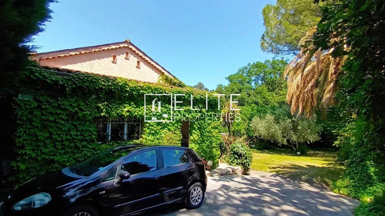 Mougins - Charmante Maison de Plain-pied à Rénover