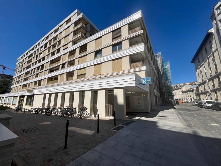 Arcade de 347m2 - Projet neuf aux Acacias