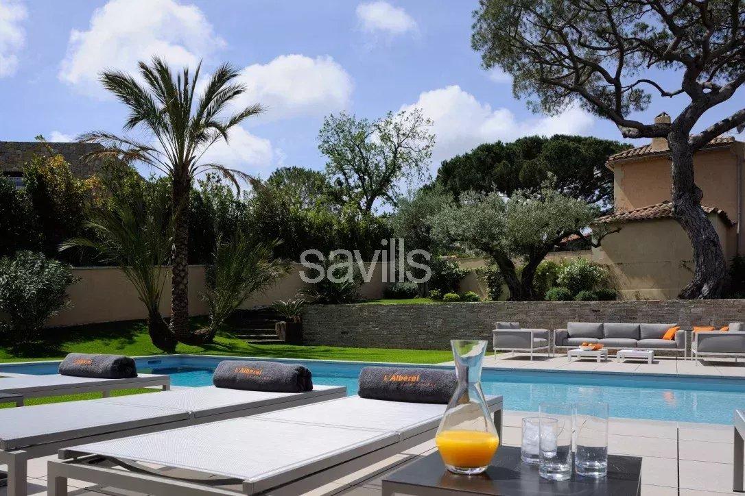 Saint-Tropez villa contemporaine cinq chambres proche à pieds du centre ville