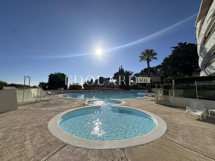 En exclusivité splendide studio avec terrasse, magnifique vue mer panoramique,  cave et parking