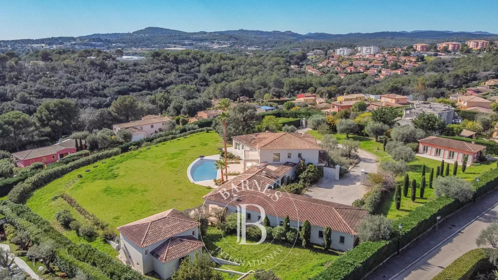 Biot - Propriété familiale vue mer panoramique - Domaine fermé