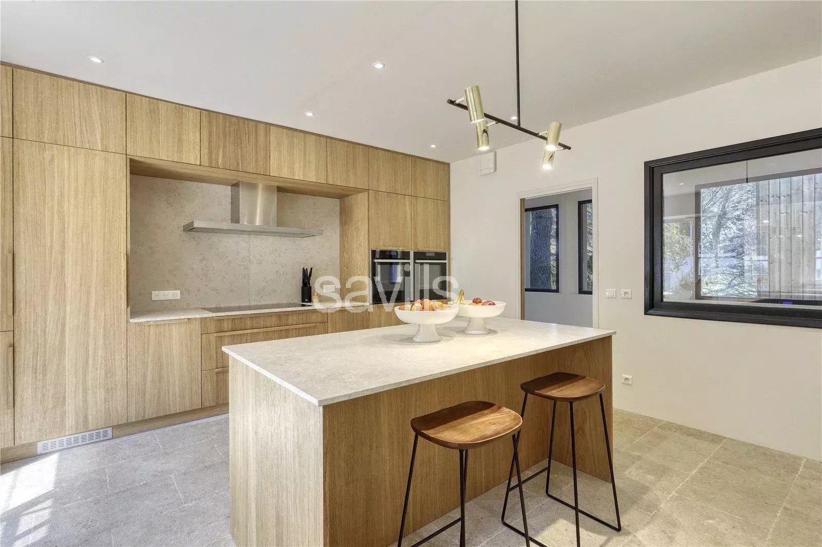 Propriété provencale au cœur de deux hectares de garrigues, proche de Pampelonne