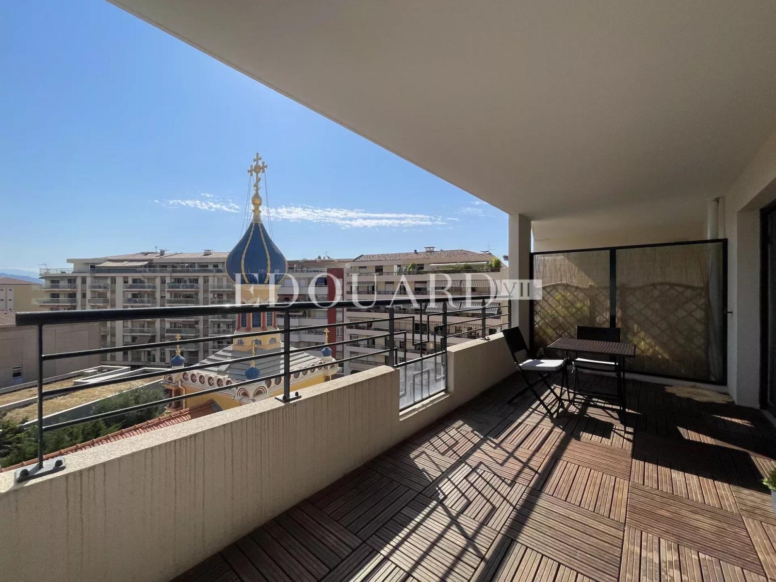 Sur la commune de Menton, en exclusivité beau deux pièces à vendre avec grande terrasse et garage