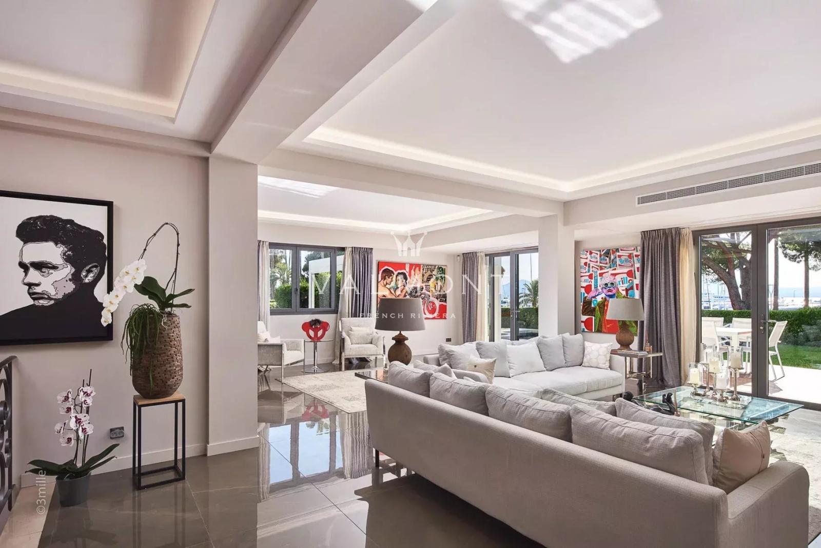 MAISON 5 CHAMBRES EN FRONT DE MER À CANNES